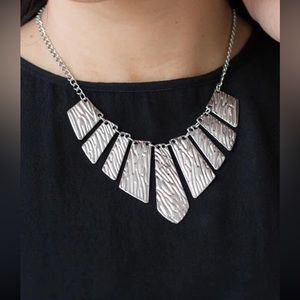 Silver Paparazzi necklace with free earrings